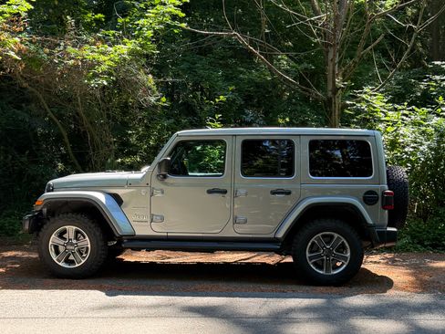 Used 2020 Jeep Wrangler Unlimited Sahara AWD/4WD image 1