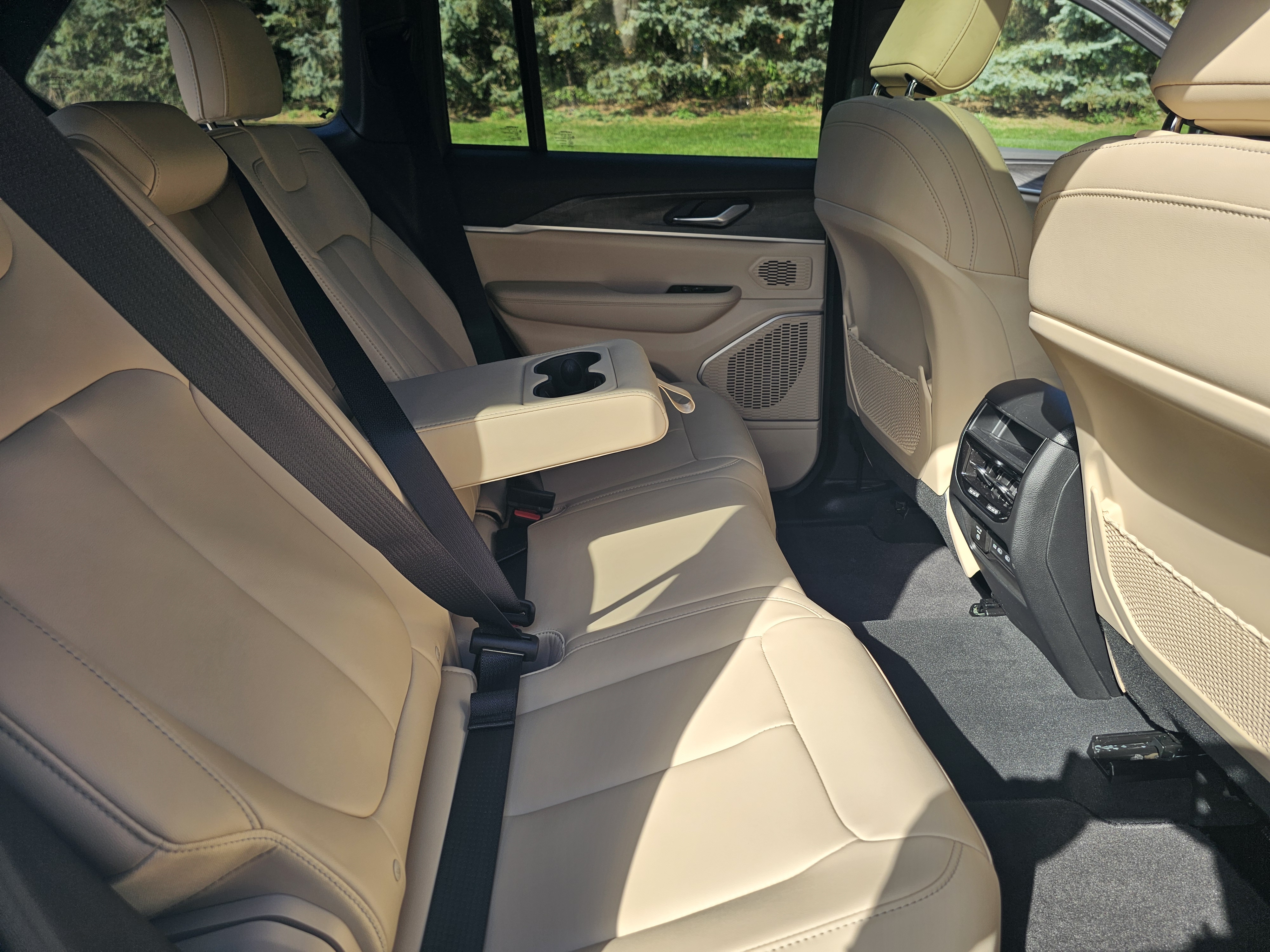 Used 2026 Jeep Grand Cherokee Limited AWD/4WD image 10