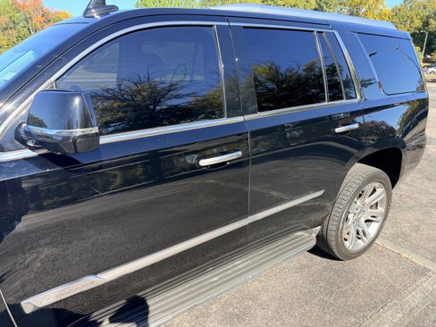 Used 2015 Cadillac Escalade Luxury image 4