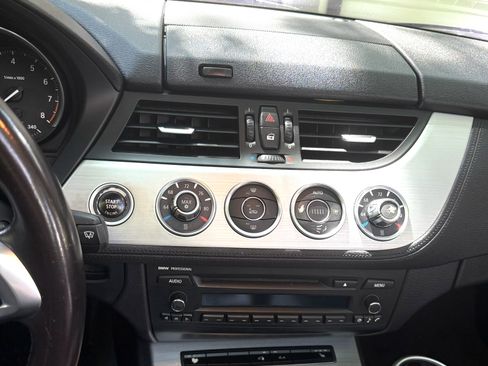 Used 2009 BMW Z4 sDrive35i RWD image 14