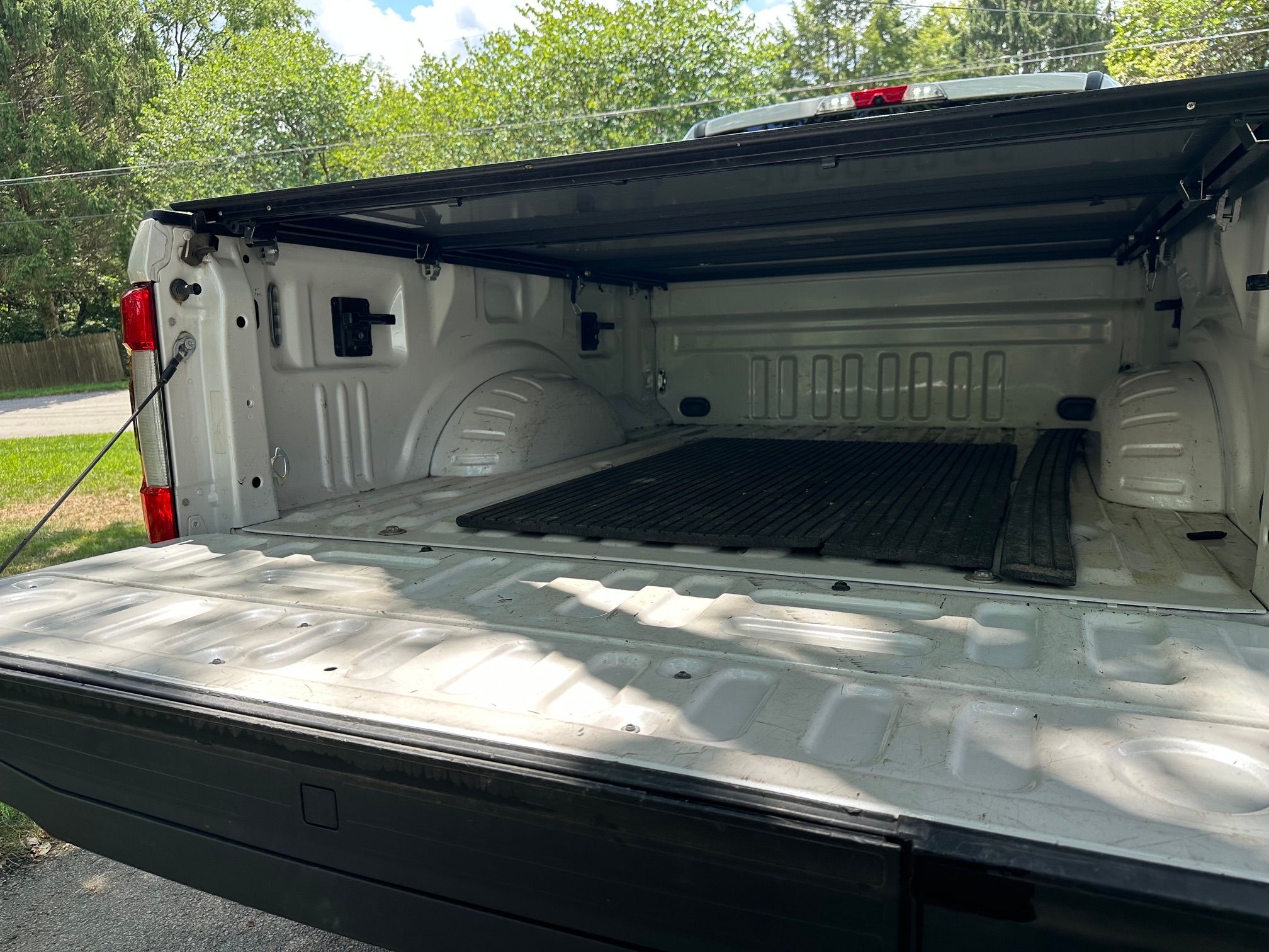 Used 2017 Ford F250 Lariat w/ Lariat Ultimate Package AWD/4WD image 16