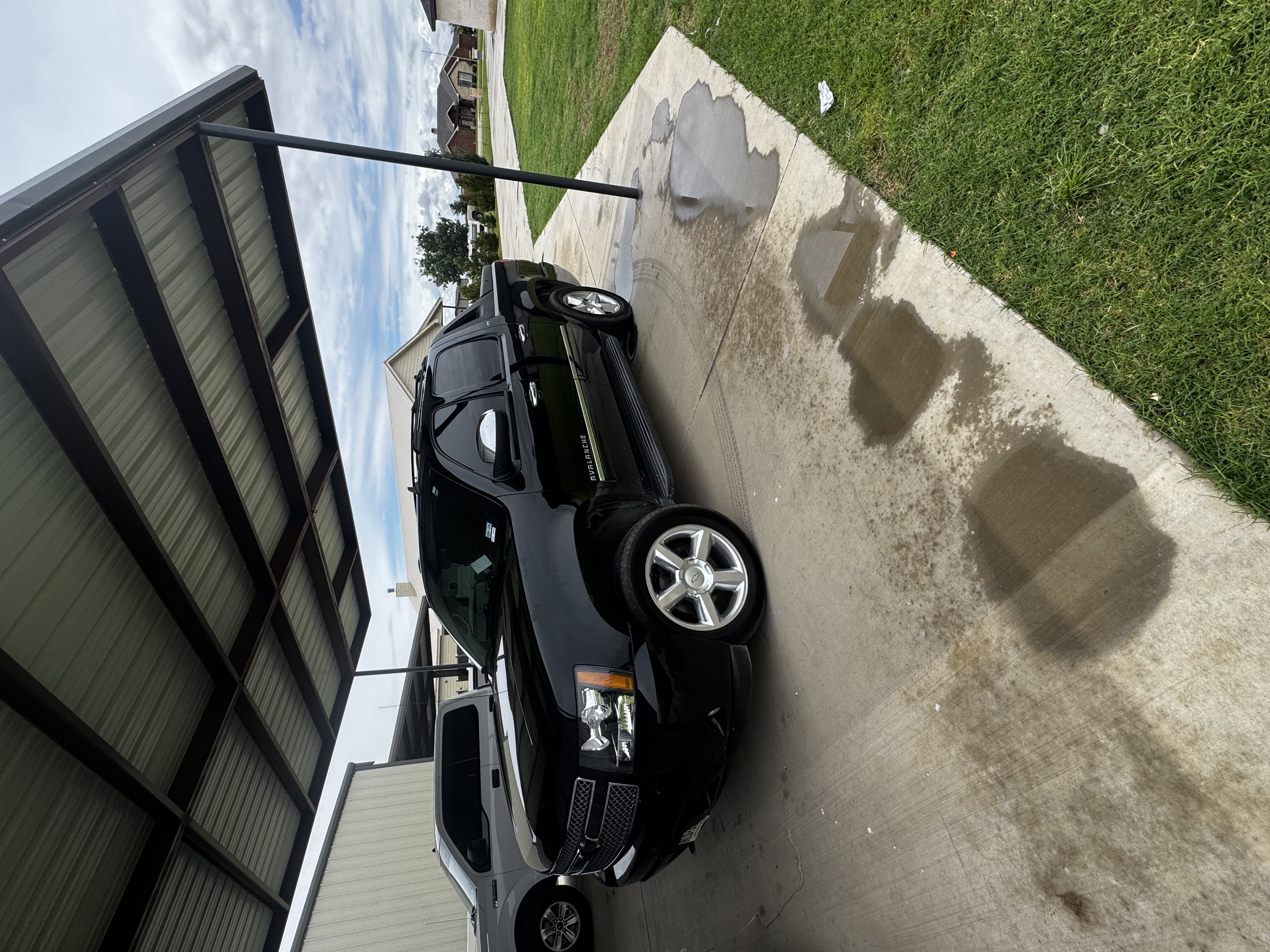 Used 2011 Chevrolet Avalanche LTZ RWD image 1