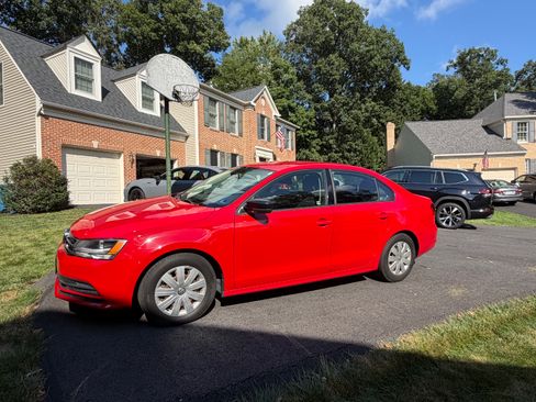 Used 2015 Volkswagen Jetta S FWD image 1