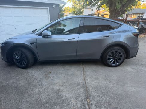 Used 2026 Tesla Model Y Long Range RWD image 6