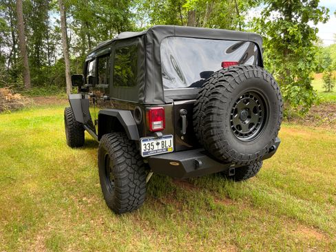 Used 2013 Jeep Wrangler Unlimited Rubicon w/ Max Tow Pkg AWD/4WD image 9