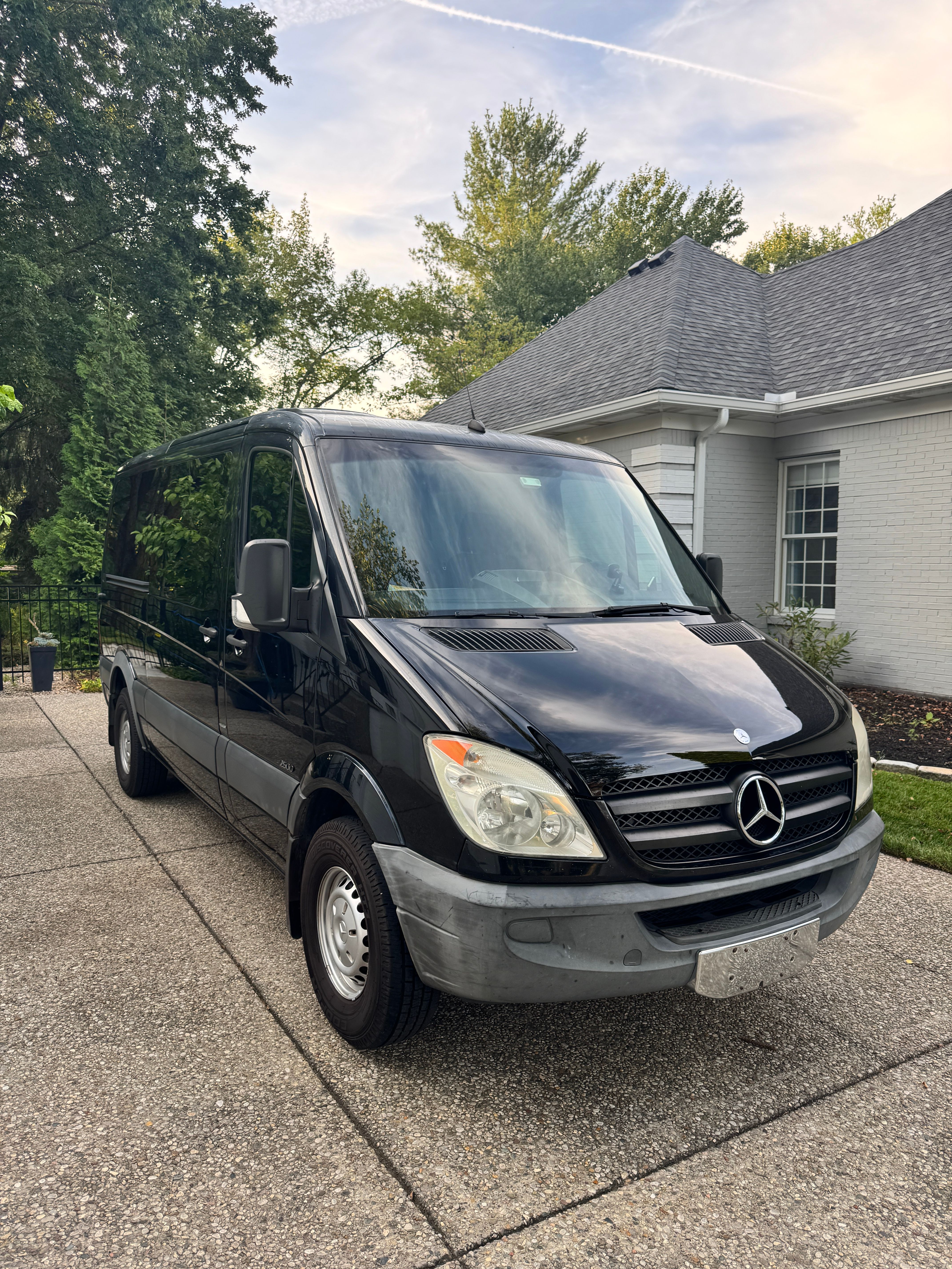 Used 2011 Mercedes-Benz Sprinter 2500 image 1