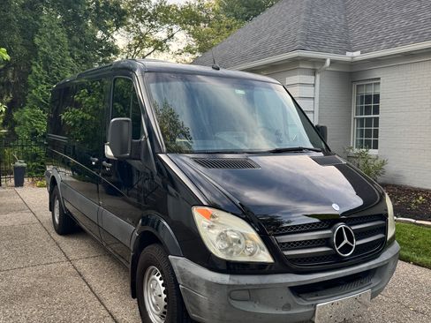Used 2011 Mercedes-Benz Sprinter 2500 image 1