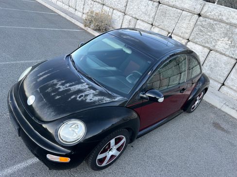 Used 2005 Volkswagen Beetle Bi-Color Edition image 10
