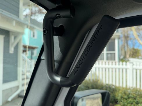 Used 2015 Jeep Wrangler Unlimited Sahara image 15