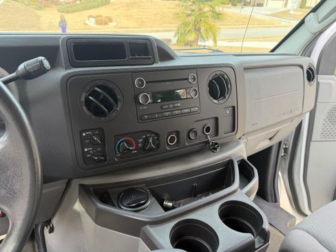 Used 2011 Ford E-350 and Econoline 350 XLT image 16