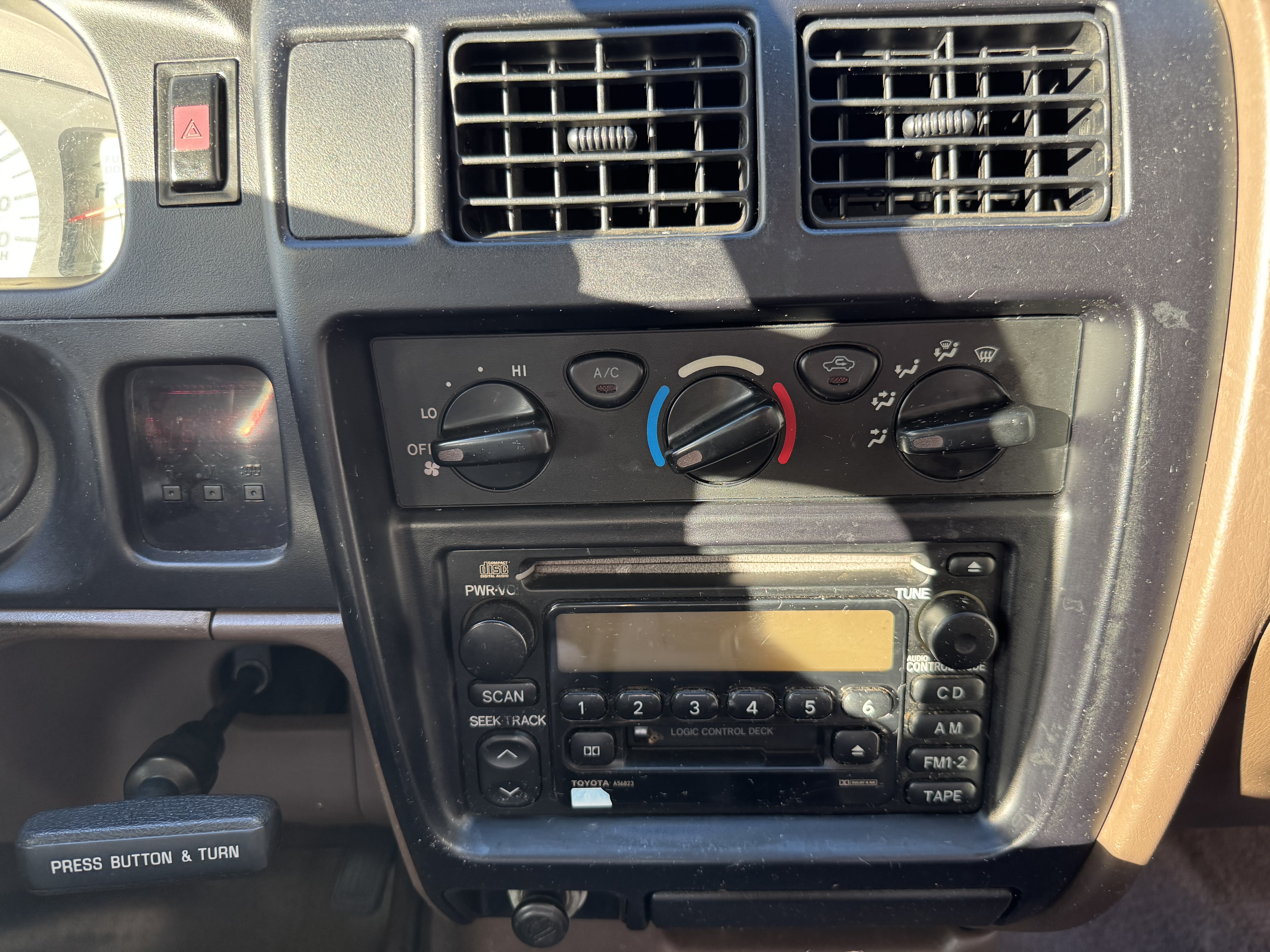 Used 2004 Toyota Tacoma PreRunner RWD image 15
