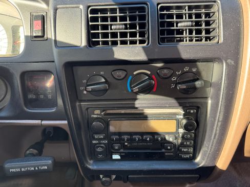 Used 2004 Toyota Tacoma PreRunner image 15