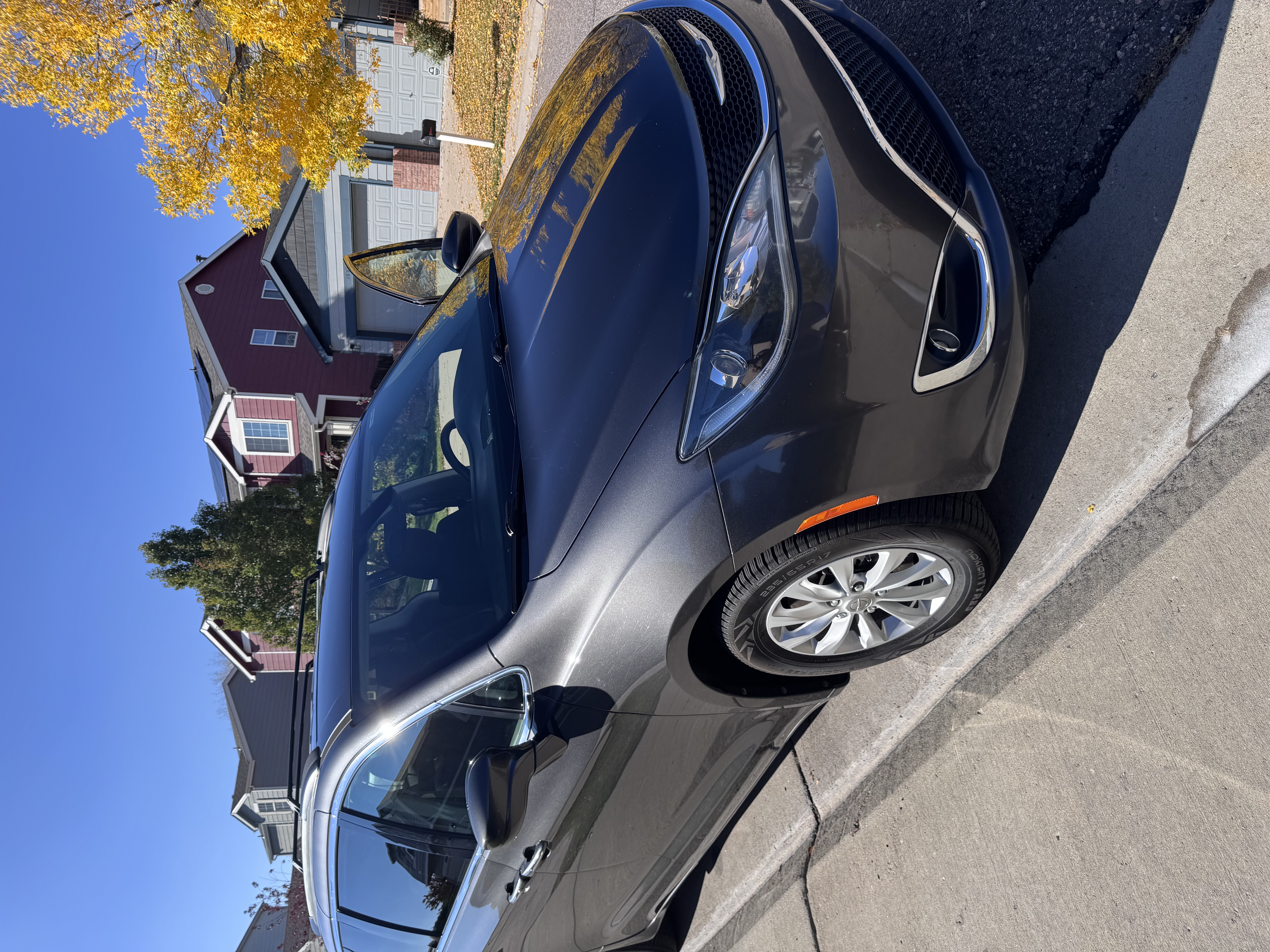 Used 2018 Chrysler Pacifica Touring Plus FWD image 2