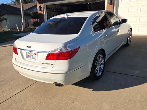Used 2010 Hyundai Genesis 4.6 w/ Technology Pkg 5 image 1