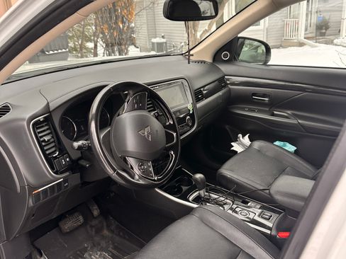 Used 2017 Mitsubishi Outlander SEL image 4