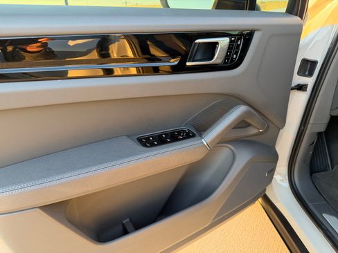 Used 2021 Porsche Cayenne Sport Utility 4D image 26