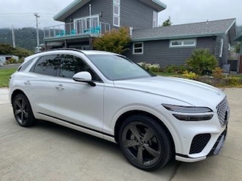 Used 2024 Genesis GV70 2.5T w/ Sport Prestige Package AWD/4WD image 2