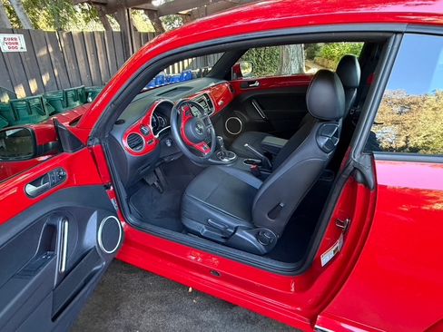 Used 2015 Volkswagen Beetle 1.8T FWD image 6