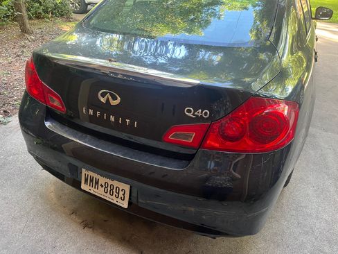 Used 2015 INFINITI Q40 w/ Moonroof Package RWD image 4