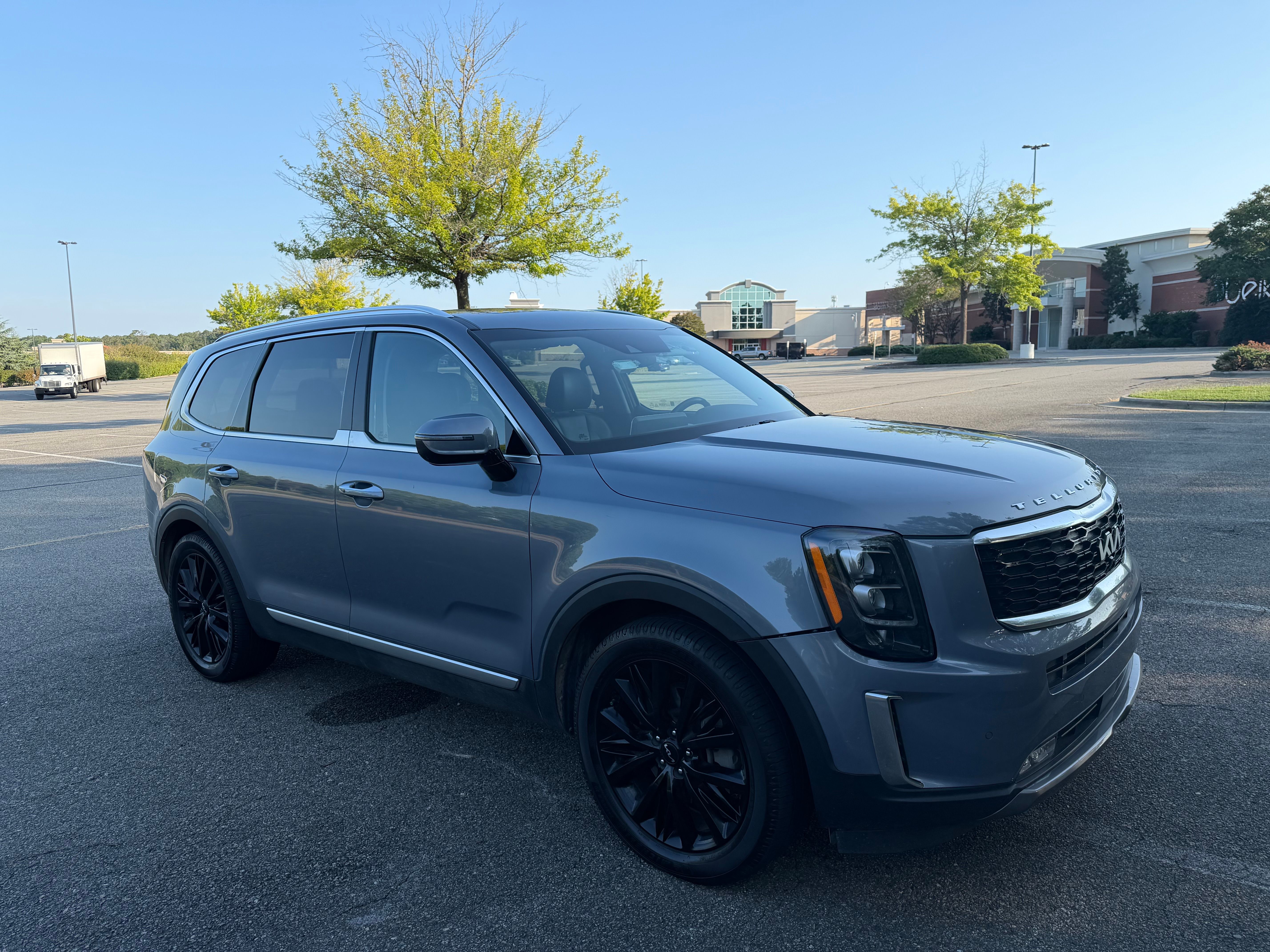 Used 2022 Kia Telluride SX w/ Towing Package FWD image 2