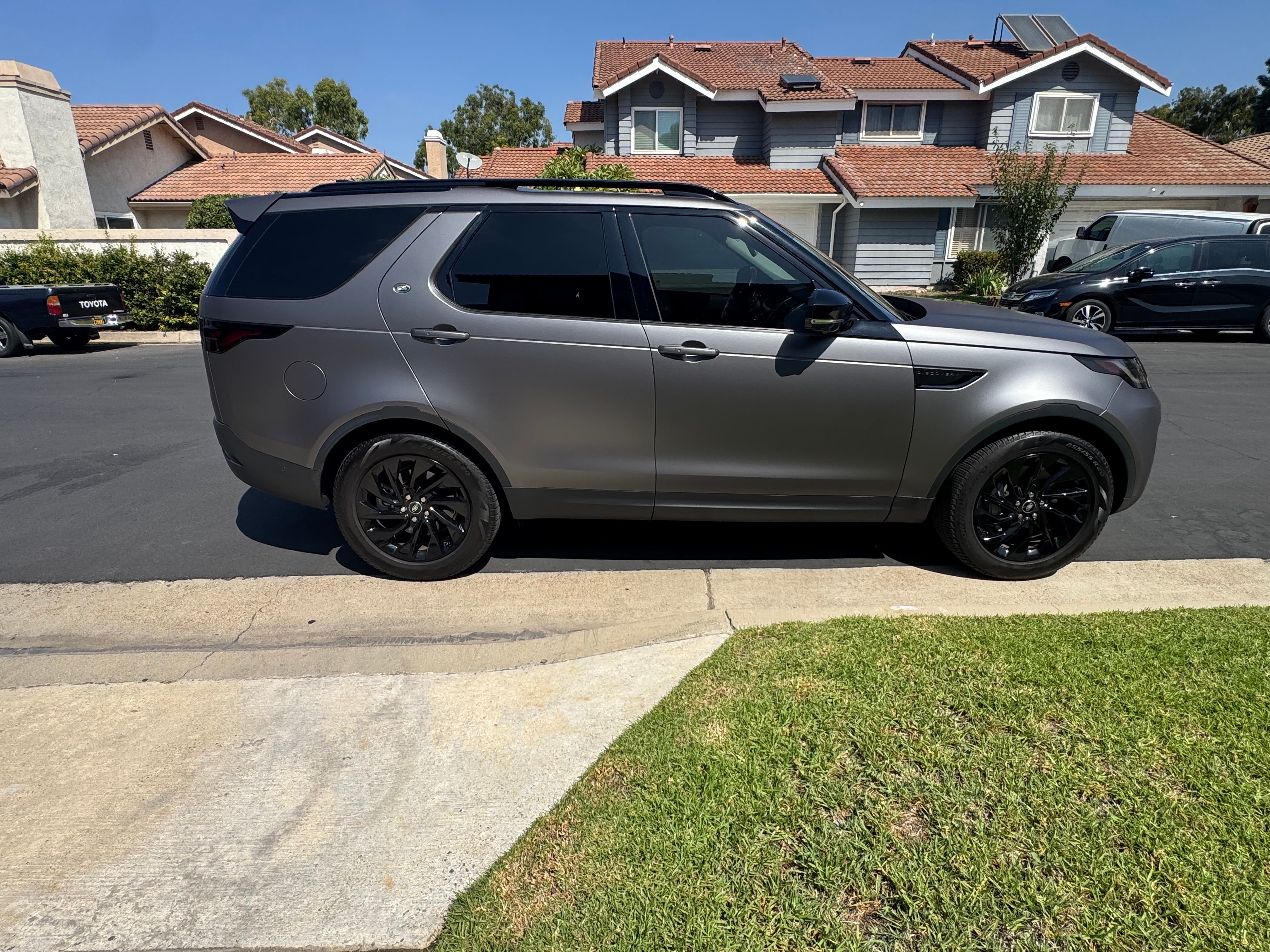 Used 2024 Land Rover Discovery S AWD/4WD image 9