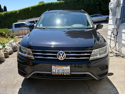 Used 2018 Volkswagen Tiguan SE w/ Panoramic Sunroof Package