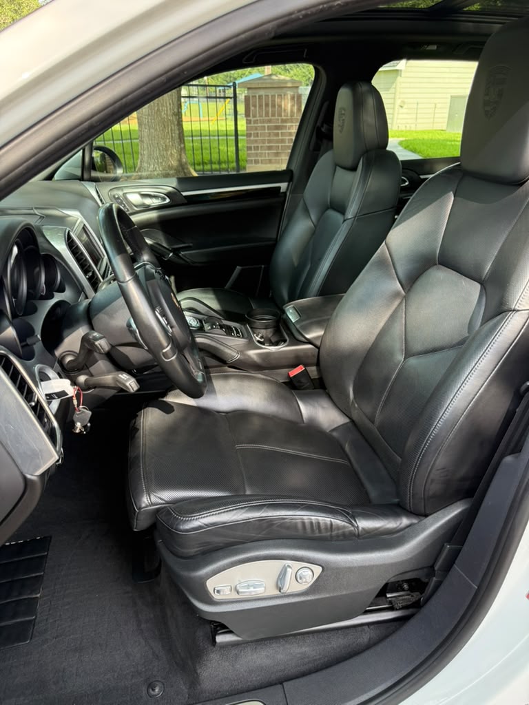 Used 2014 Porsche Cayenne Diesel Platinum Edition AWD/4WD image 15