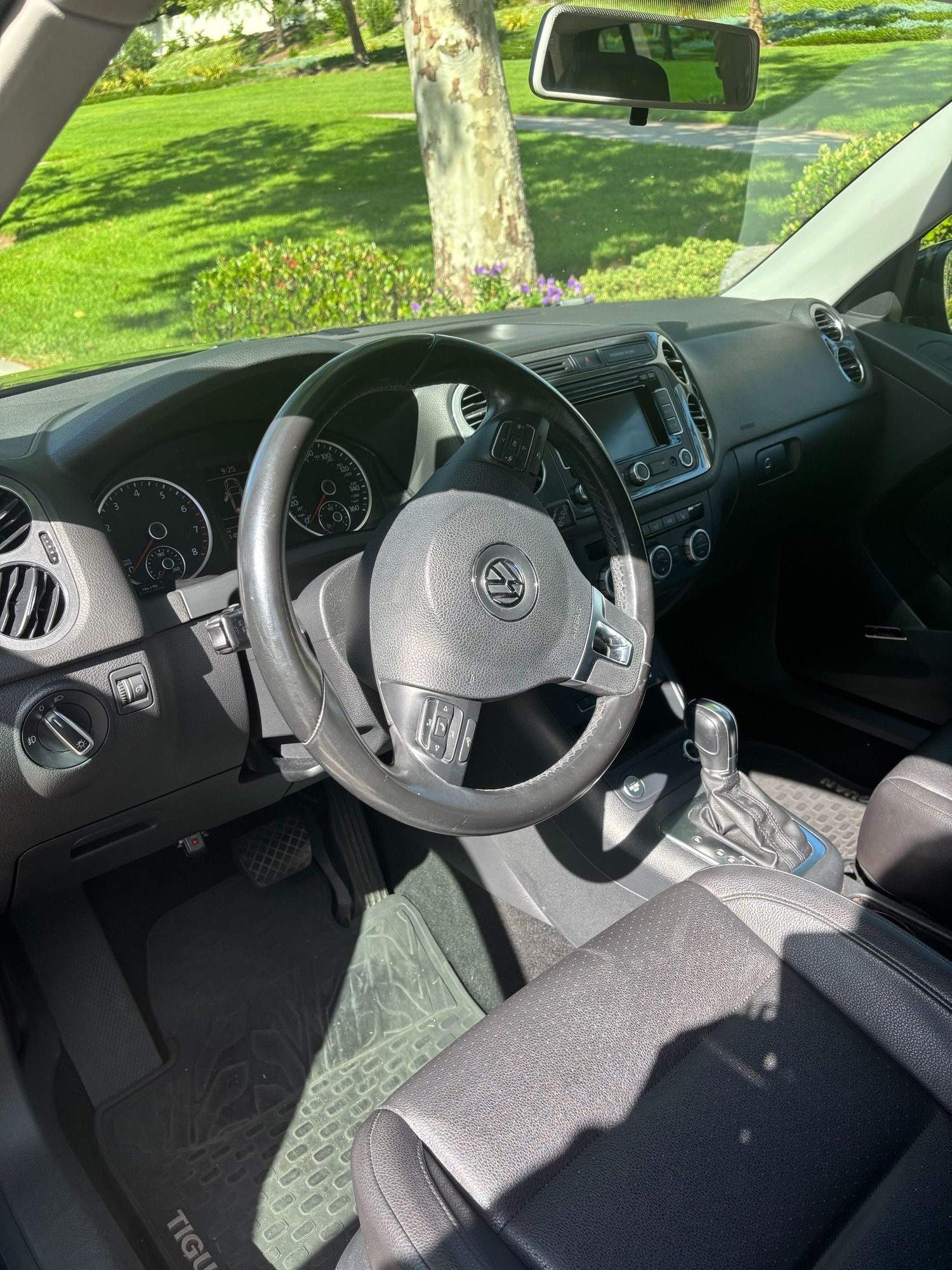 Used 2014 Volkswagen Tiguan SEL FWD image 12