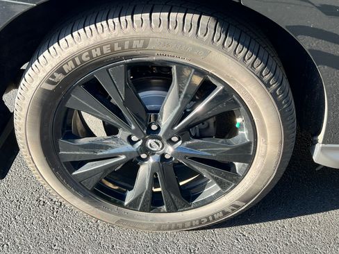 Used 2018 Nissan Pathfinder SL w/ Midnight Edition Package AWD/4WD image 6