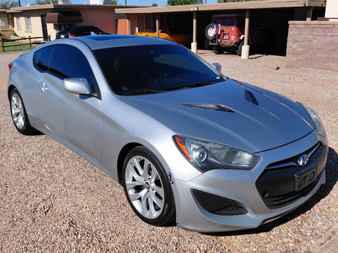 Used 2013 Hyundai Genesis 2.0T image 10
