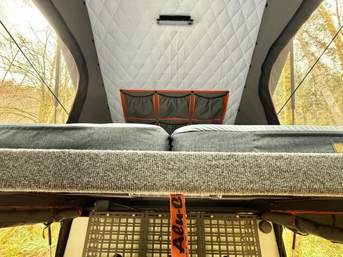 Used 2018 Toyota Tacoma TRD Sport image 11