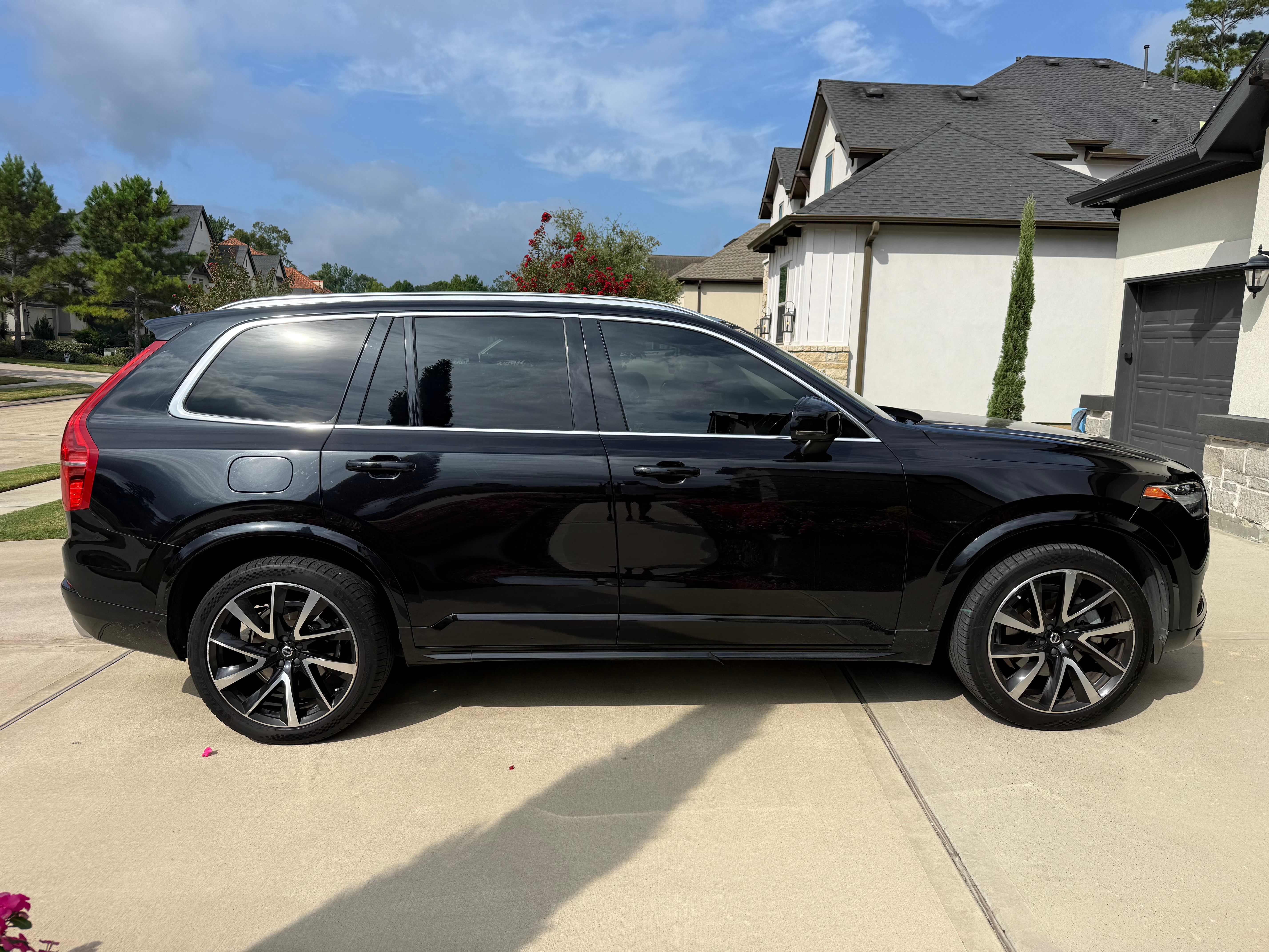 Used 2020 Volvo XC90 T6 Momentum w/ Protection Package AWD/4WD image 5