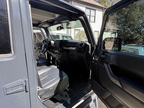 Used 2018 Jeep Wrangler Unlimited Sport S image 6