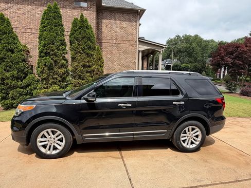 Used 2015 Ford Explorer XLT w/ Equipment Group 202B FWD image 1