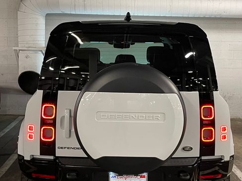 Used 2023 Land Rover Defender 110 image 9