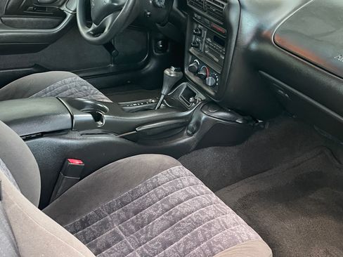 Used 2000 Chevrolet Camaro LT image 13