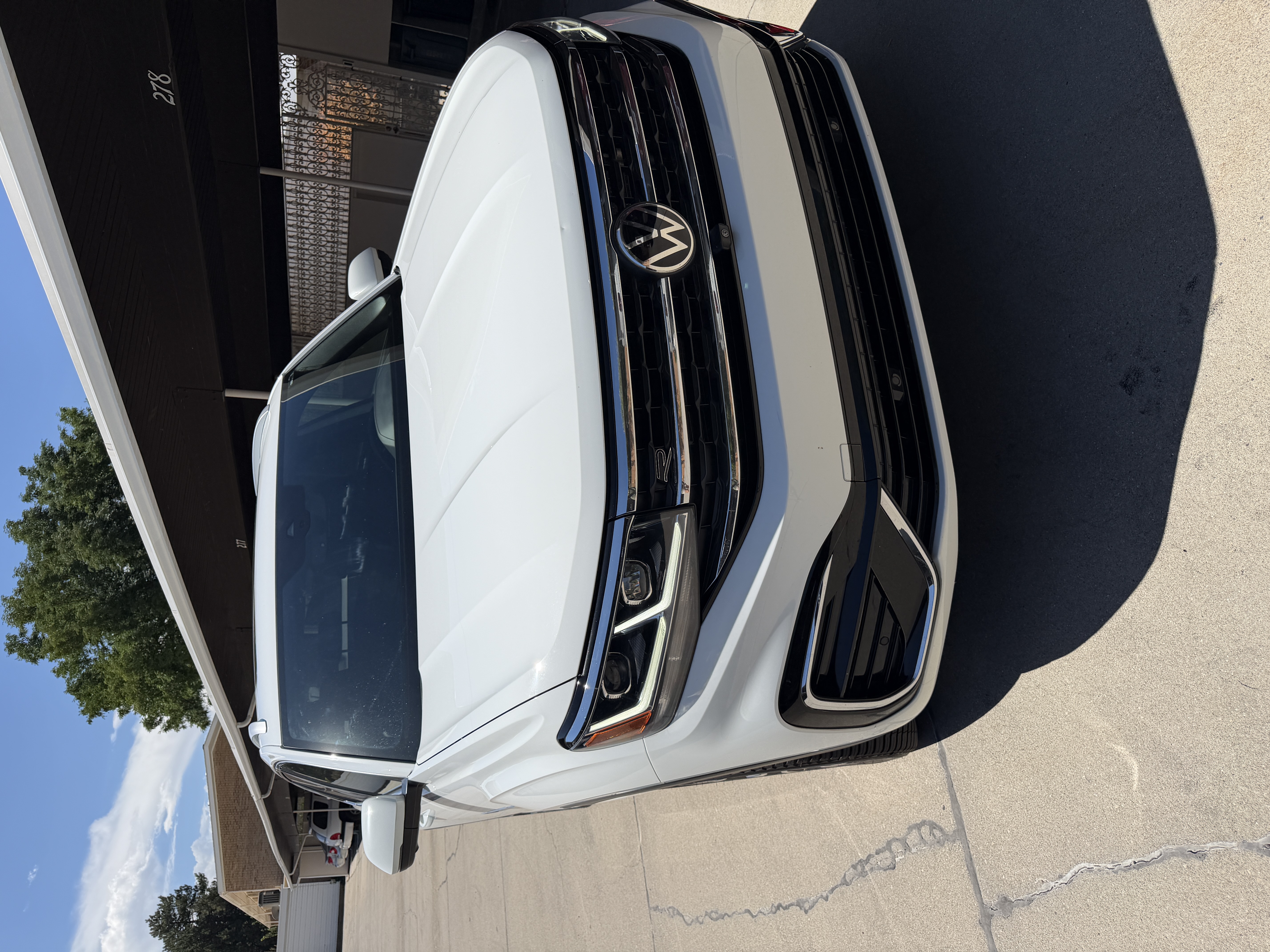 Used 2021 Volkswagen Atlas Cross Sport SEL Premium R-Line AWD/4WD image 2
