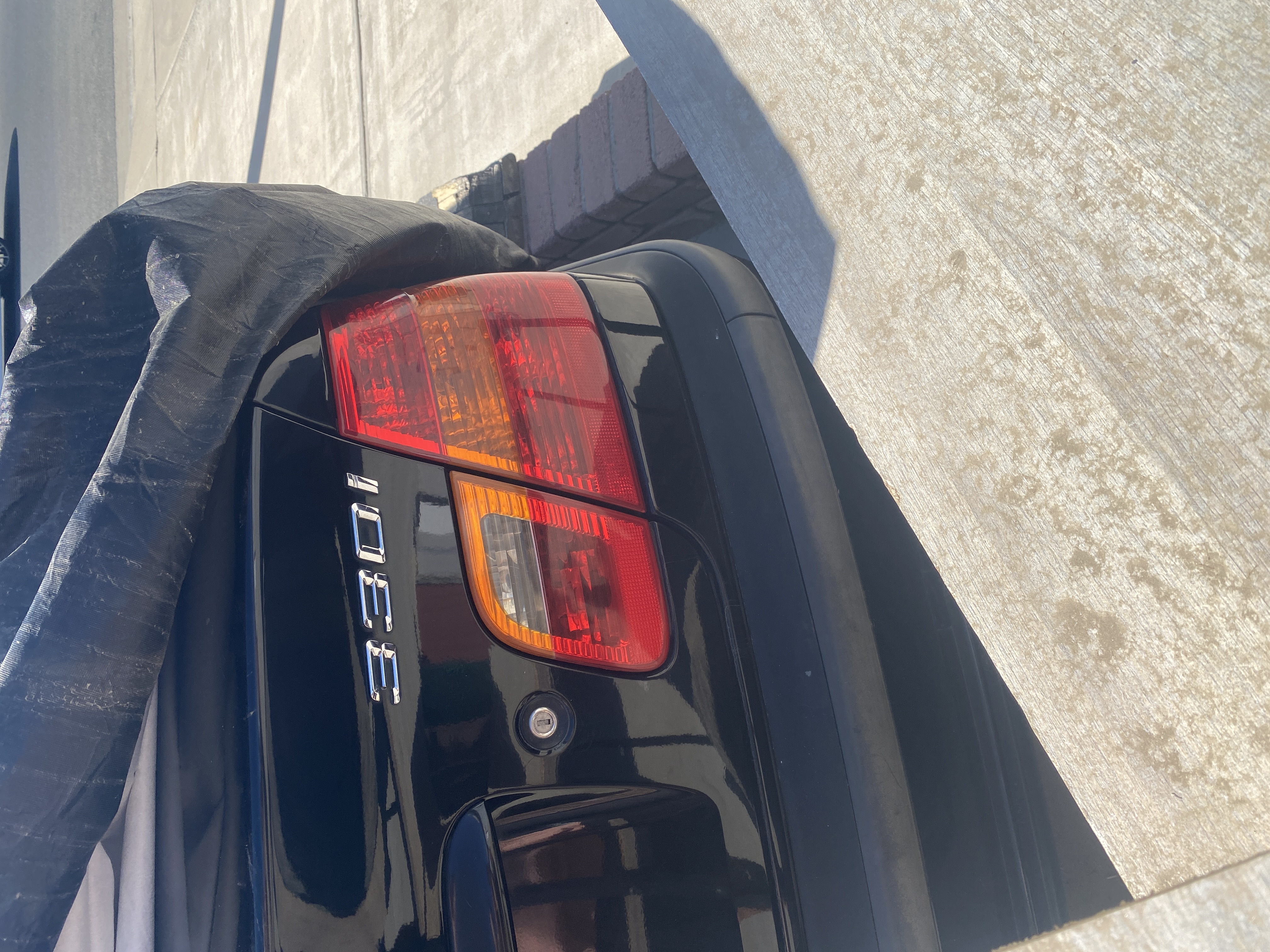 Used 2005 BMW 330i Sedan RWD image 2