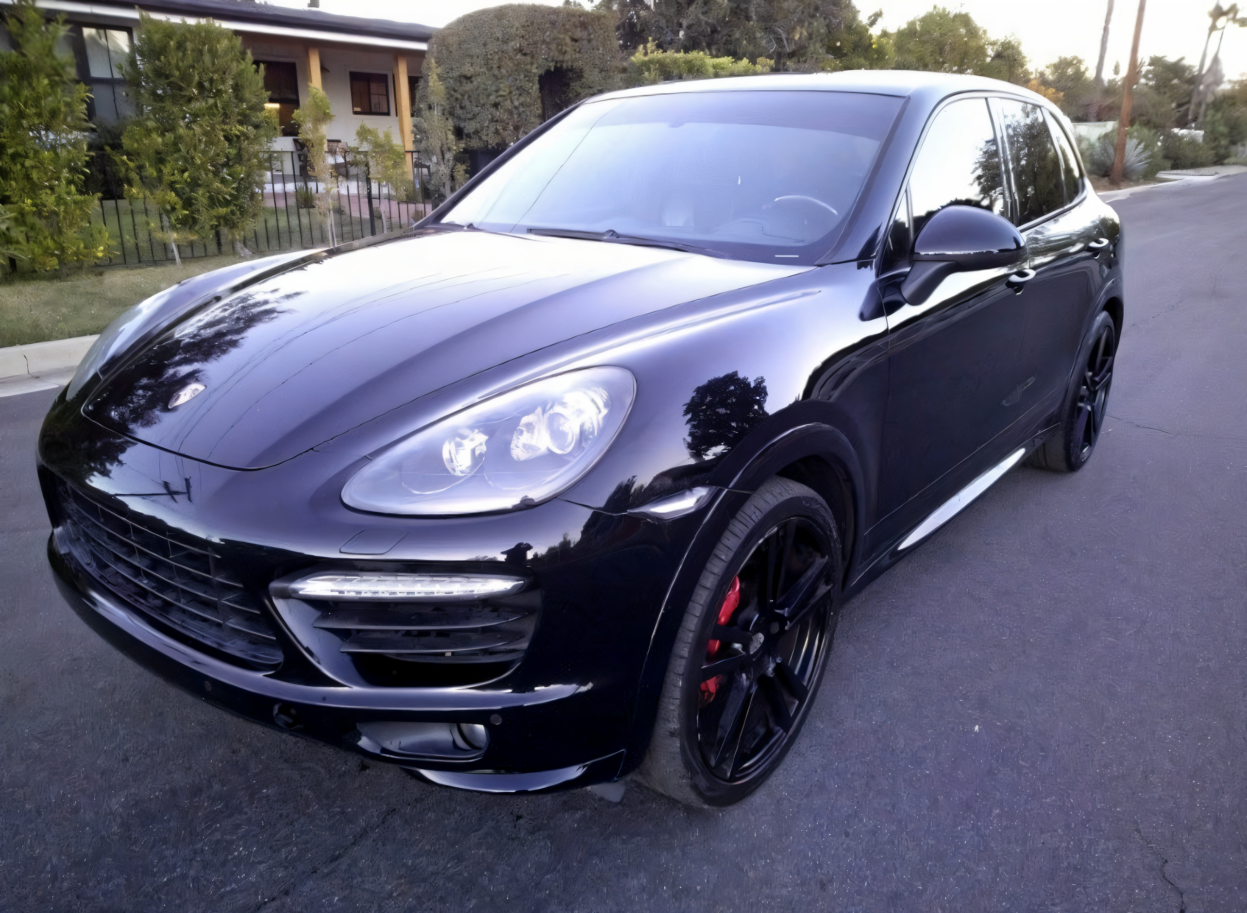 Used 2014 Porsche Cayenne GTS AWD/4WD image 4