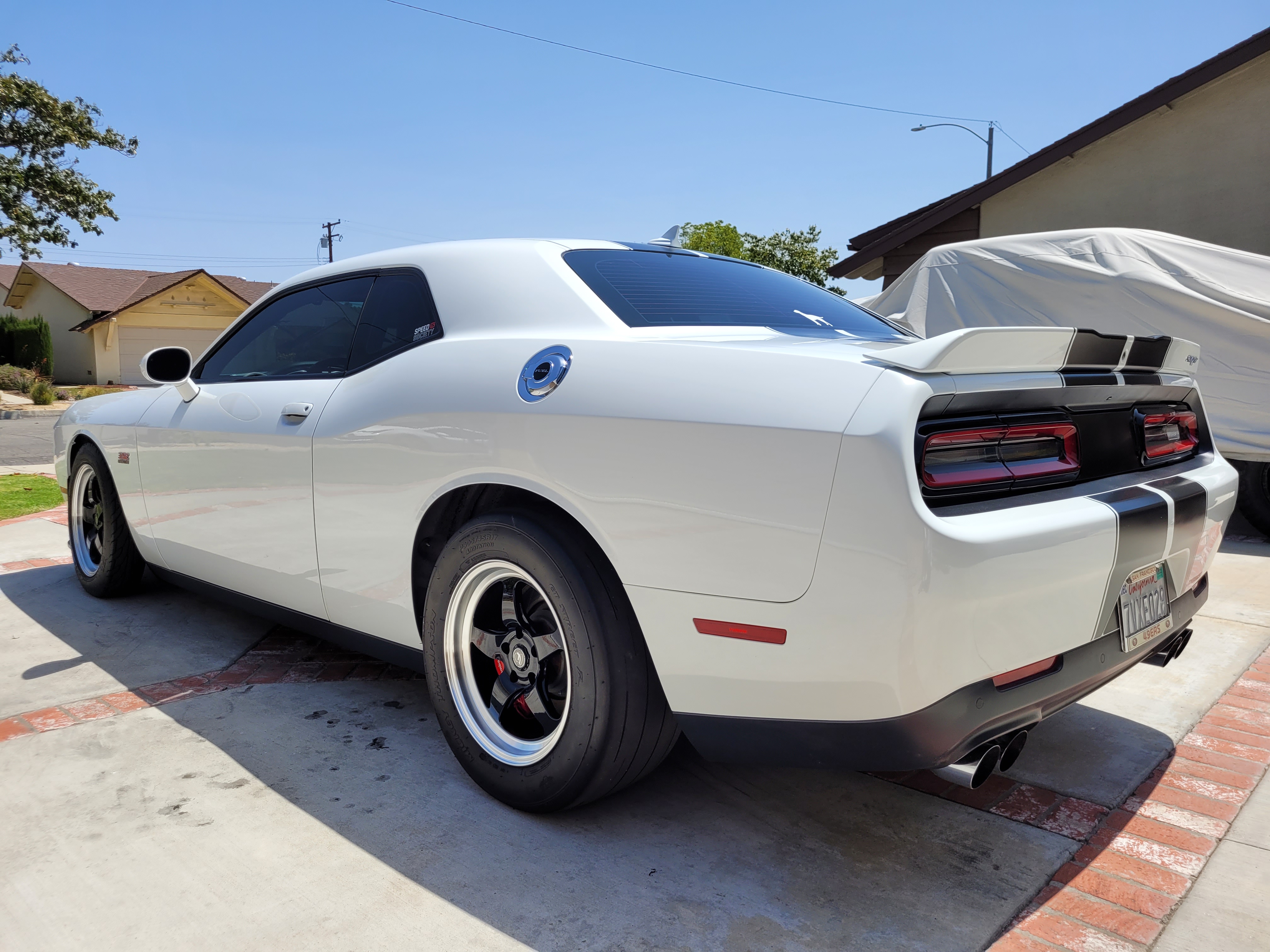 Used 2015 Dodge Challenger SRT w/ Technology Group RWD image 5