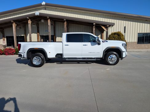 Used 2025 GMC Sierra 3500 Denali image 4