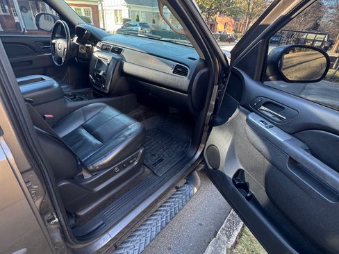 Used 2011 Chevrolet Tahoe LT image 6