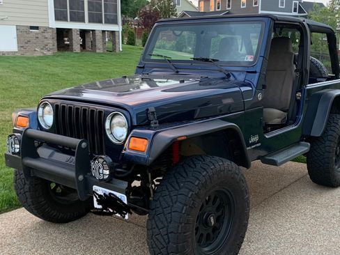 Used 2005 Jeep Wrangler Unlimited w/ Premium Audio Group image 16