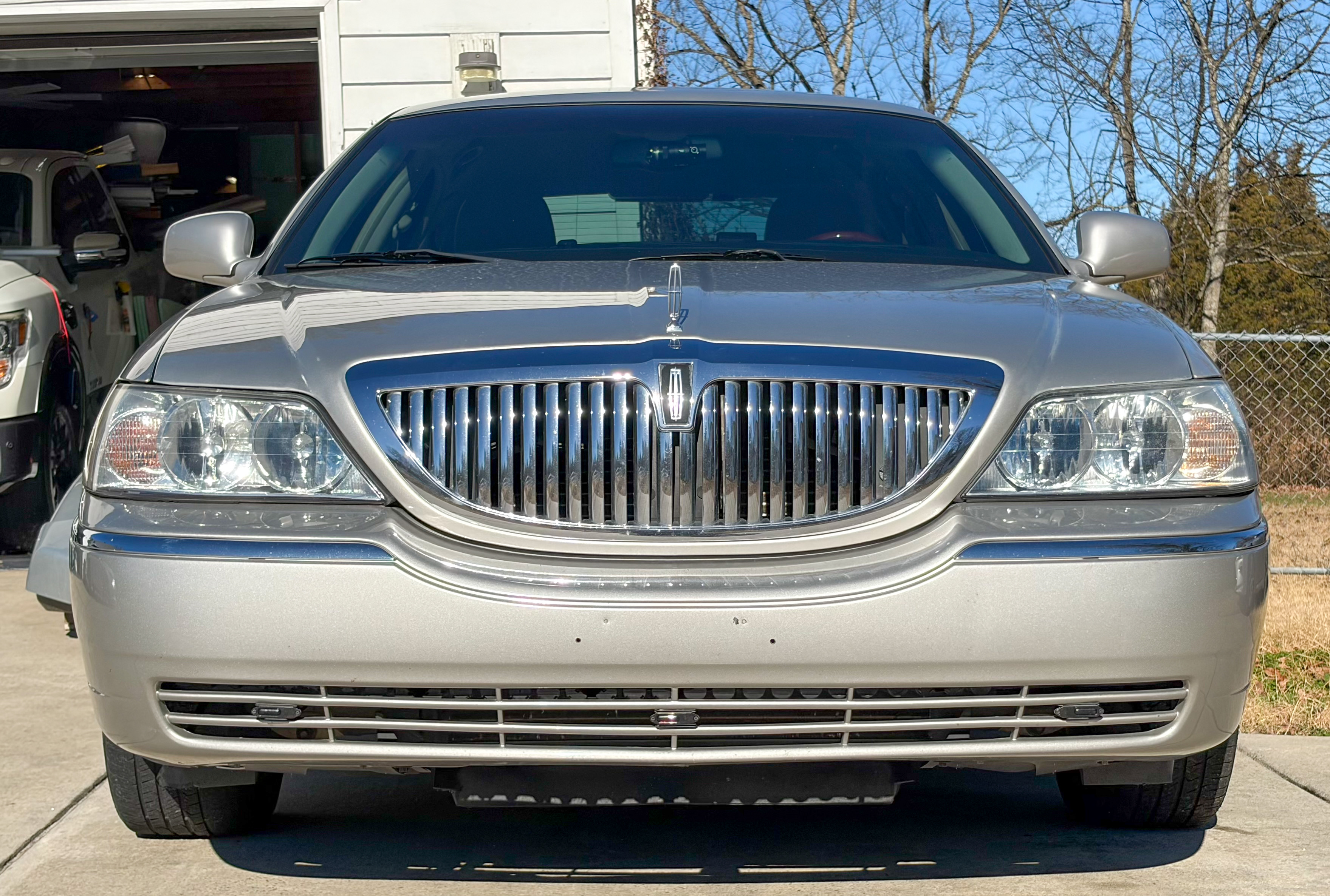 Used 2005 Lincoln Town Car Signature Limited RWD image 19