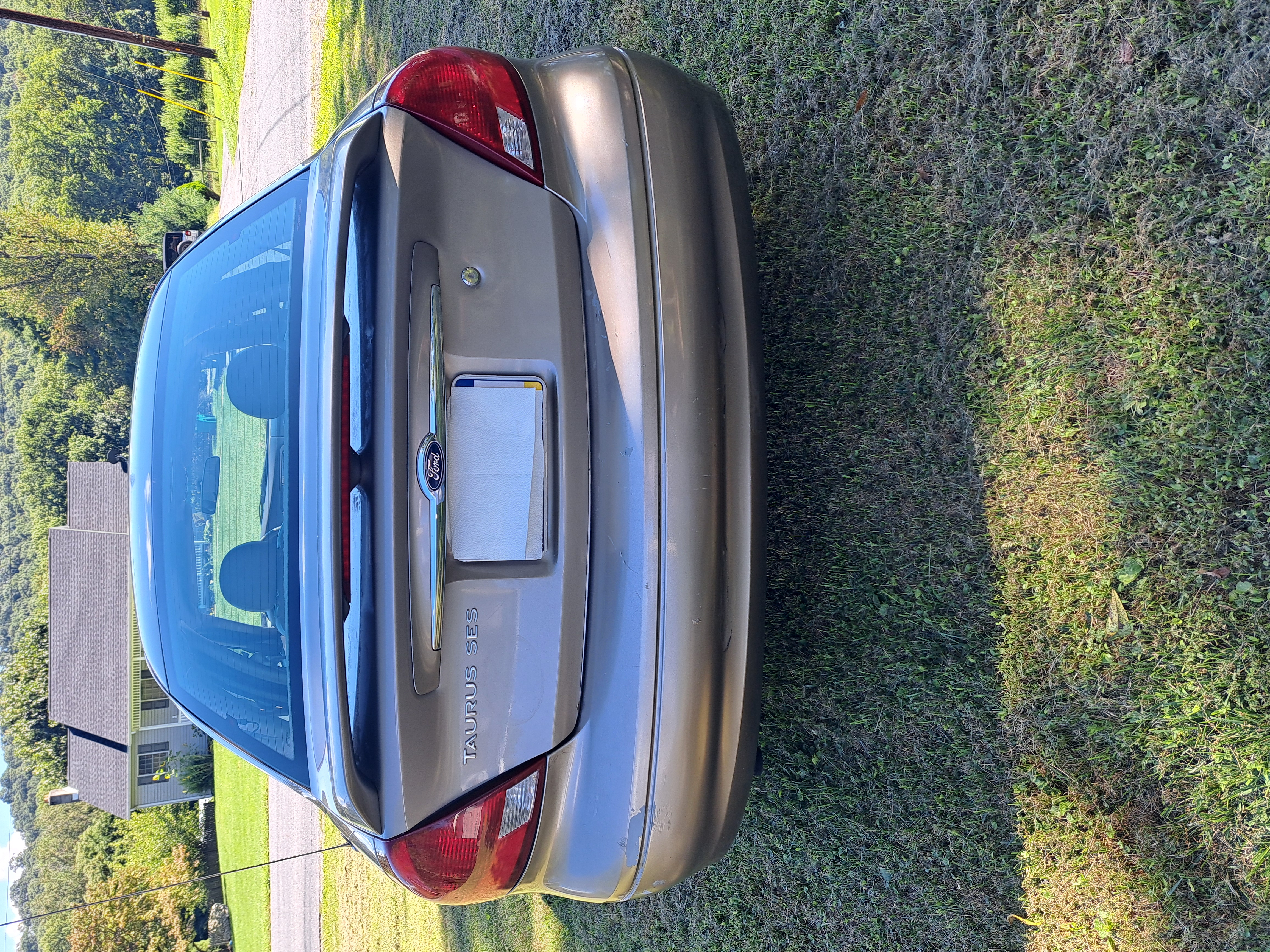 Used 2003 Ford Taurus SES FWD image 2