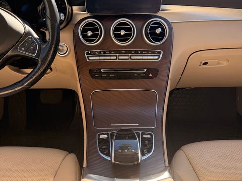 Used 2019 Mercedes-Benz GLC 350e 4MATIC image 8