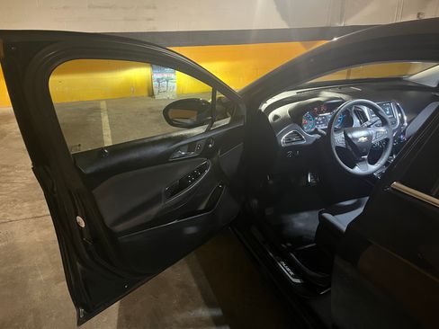 Used 2017 Chevrolet Cruze LT w/ Convenience Package image 9