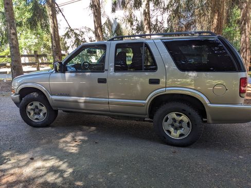 Used 2003 Chevrolet Blazer LS w/ Preferred Equipment Group AWD/4WD image 1