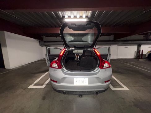 Used 2011 Volvo C30 FWD image 11