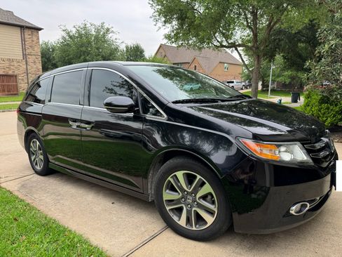 Used 2015 Honda Odyssey Touring Elite image 4
